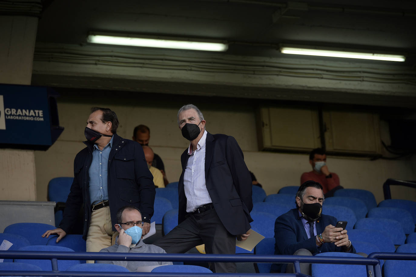 Fotos: La afición tiñe de rojo y azul el derbi murciano