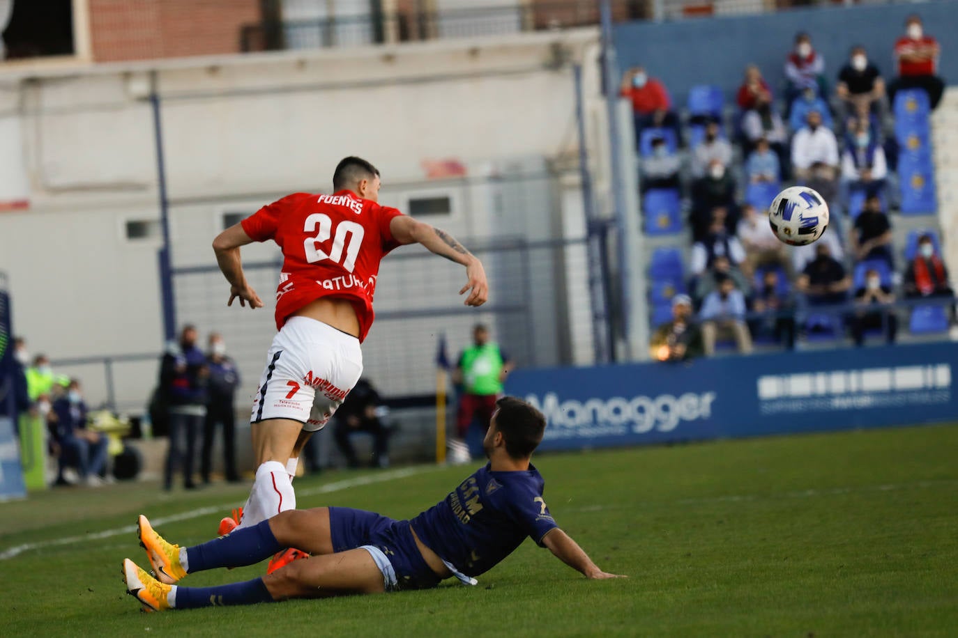 Fotos: El empate entre el UCAM Murcia y el Real Murcia, en imágenes