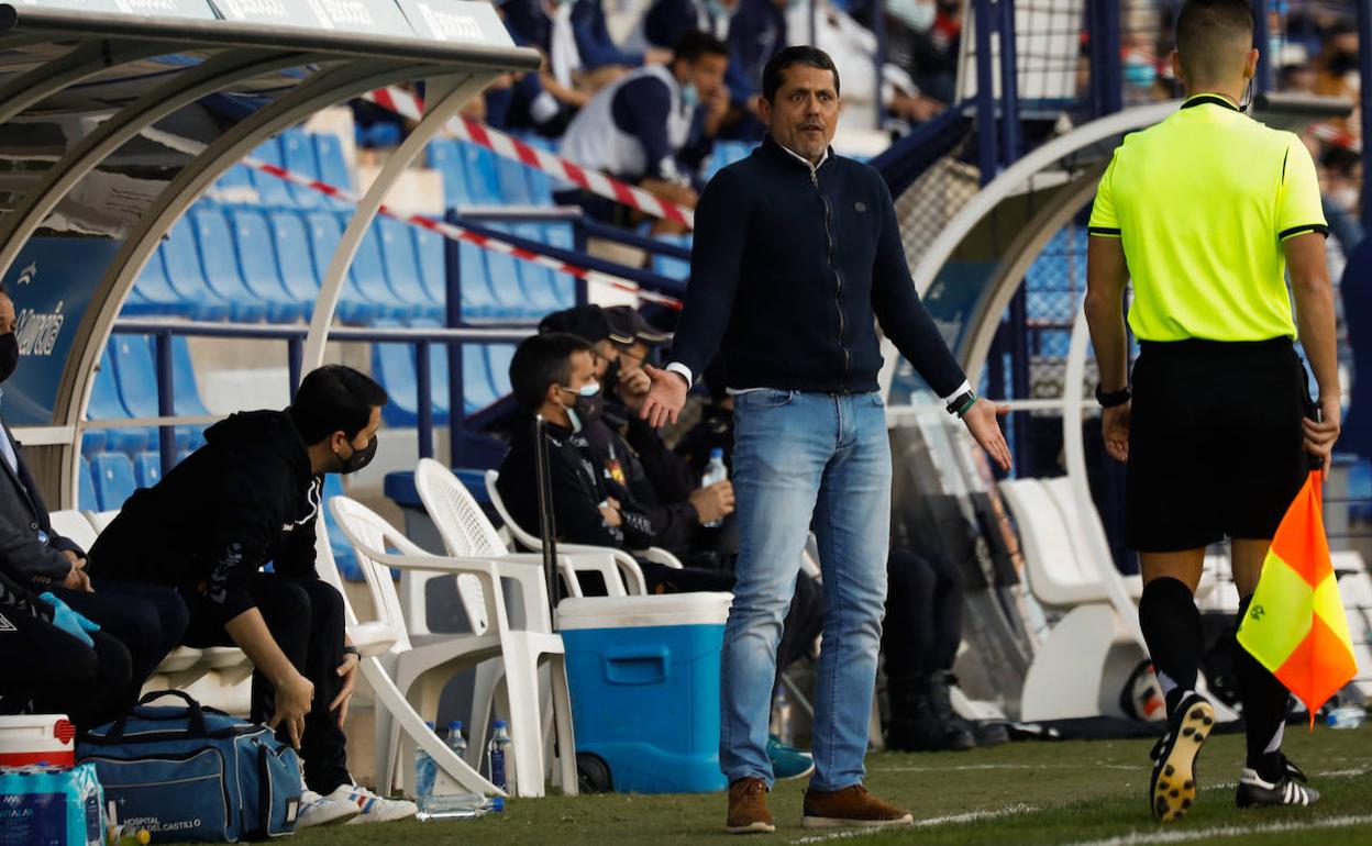 Loreto, técnico grana, este domingo en el BeSoccer La Condomina.