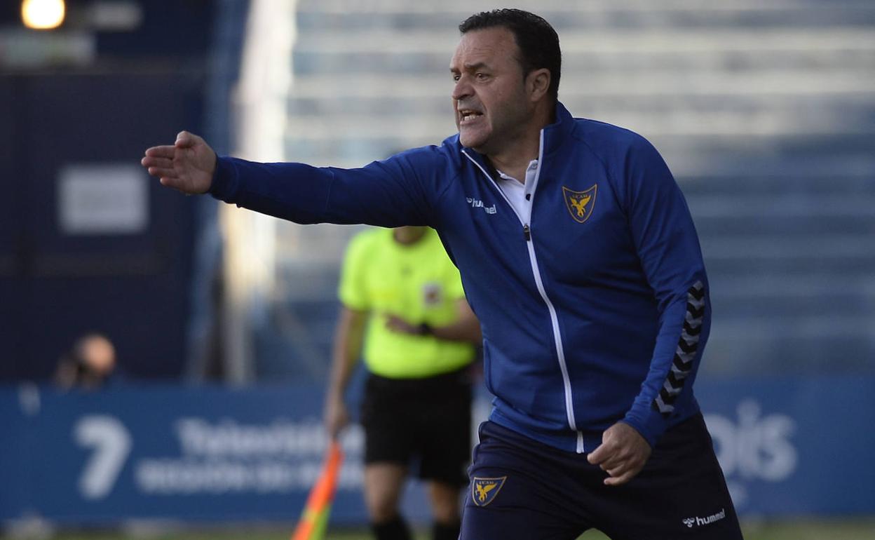 Salmerón, técnico del UCAM Murcia, este domingo en el BeSoccer La COndomina.