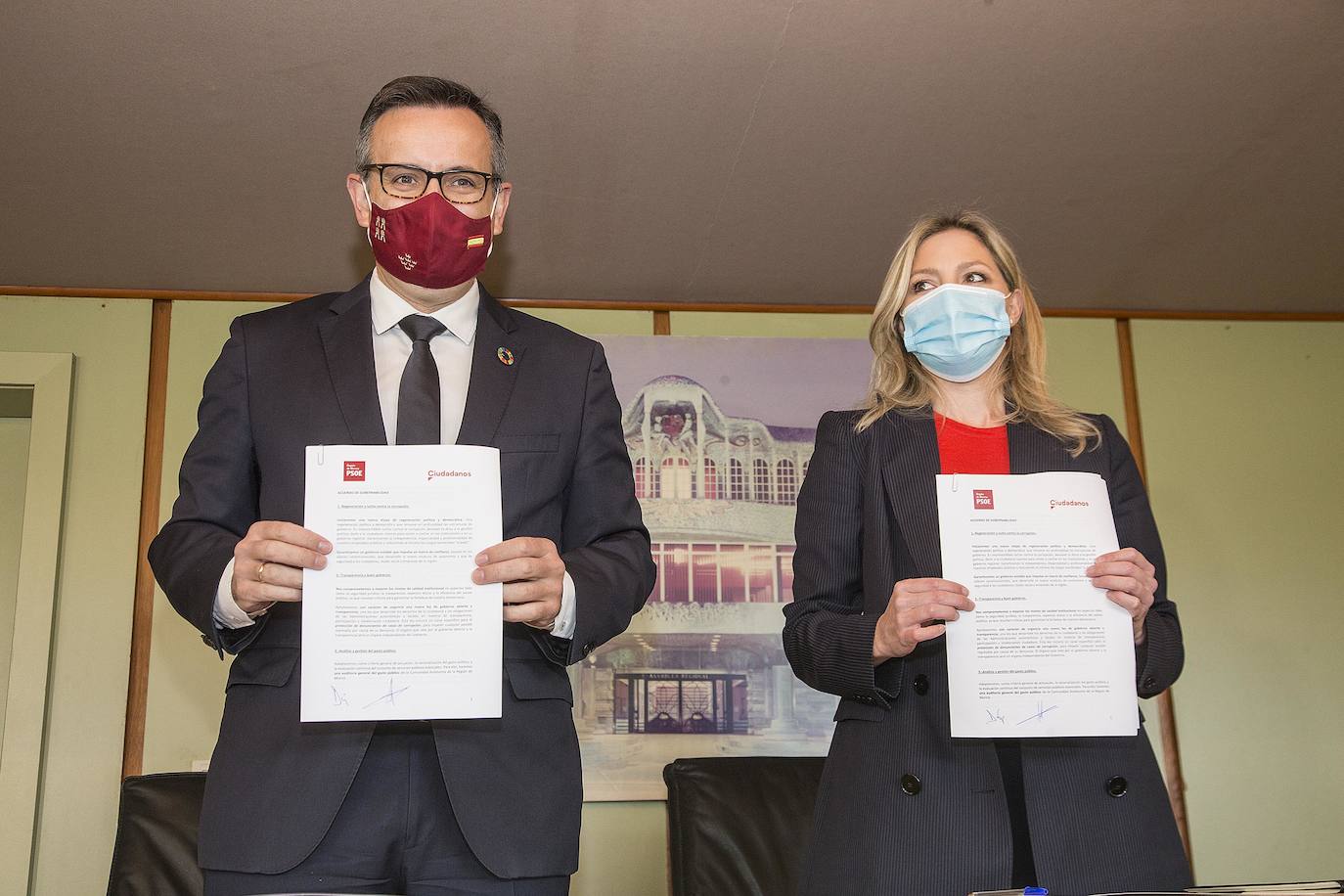 Fotos: Firma del acuerdo de 24 puntos de Martínez Vidal con Diego Conesa