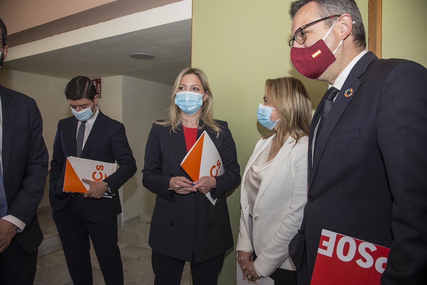 Fotos: Firma del acuerdo de 24 puntos de Martínez Vidal con Diego Conesa