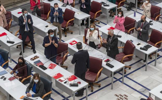 Galería. Debate de la moción de censura en la Asamblea regional. 