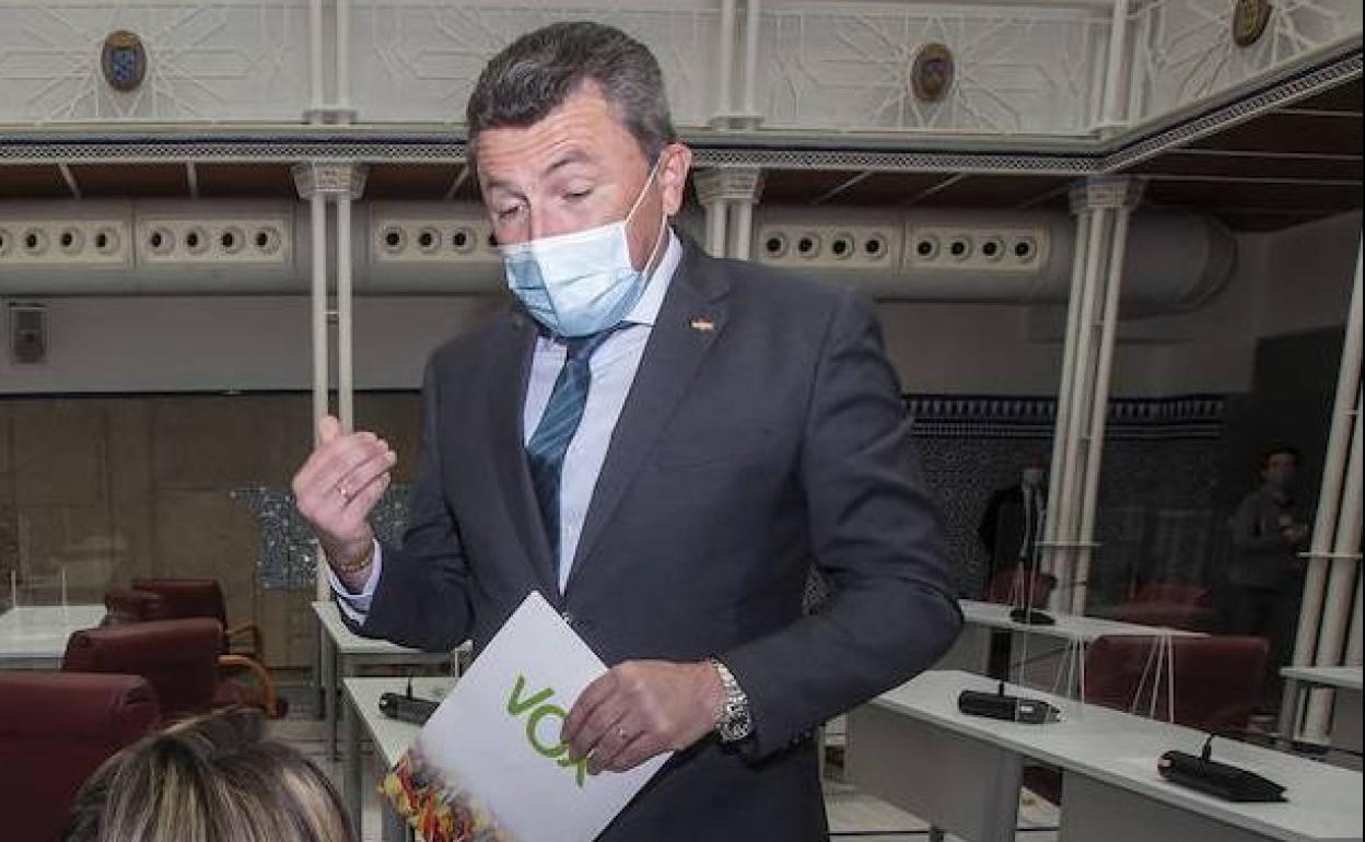 Pascual Salvador, este miércoles, en la Asamblea Regional.