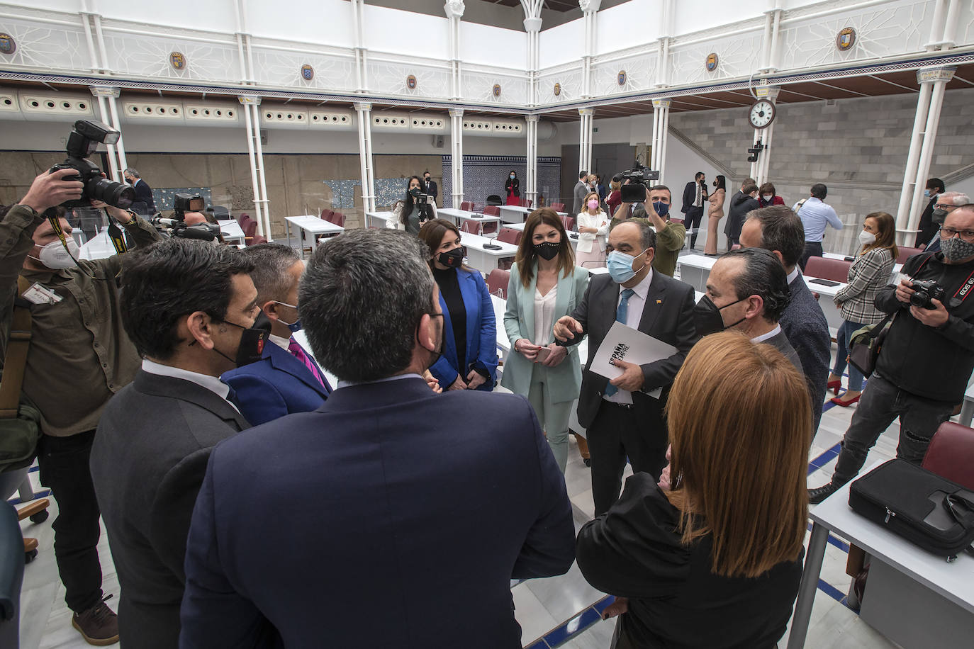 Fotos: Debate de la moción de censura en la Asamblea regional