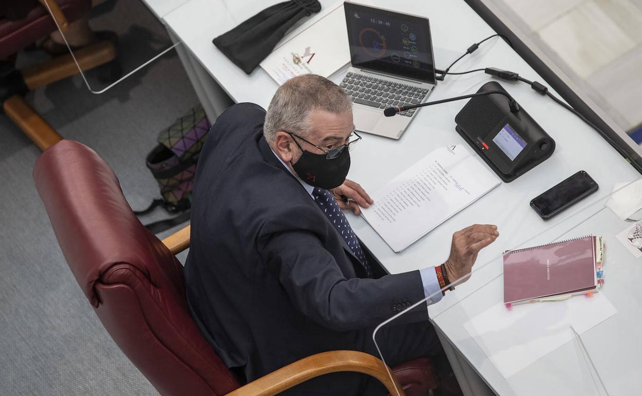 Alberto Castillo, en la Asamblea Regional.