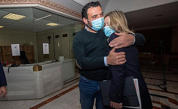 Ana Martínez Vidal con su pareja, Jerónimo Moya.