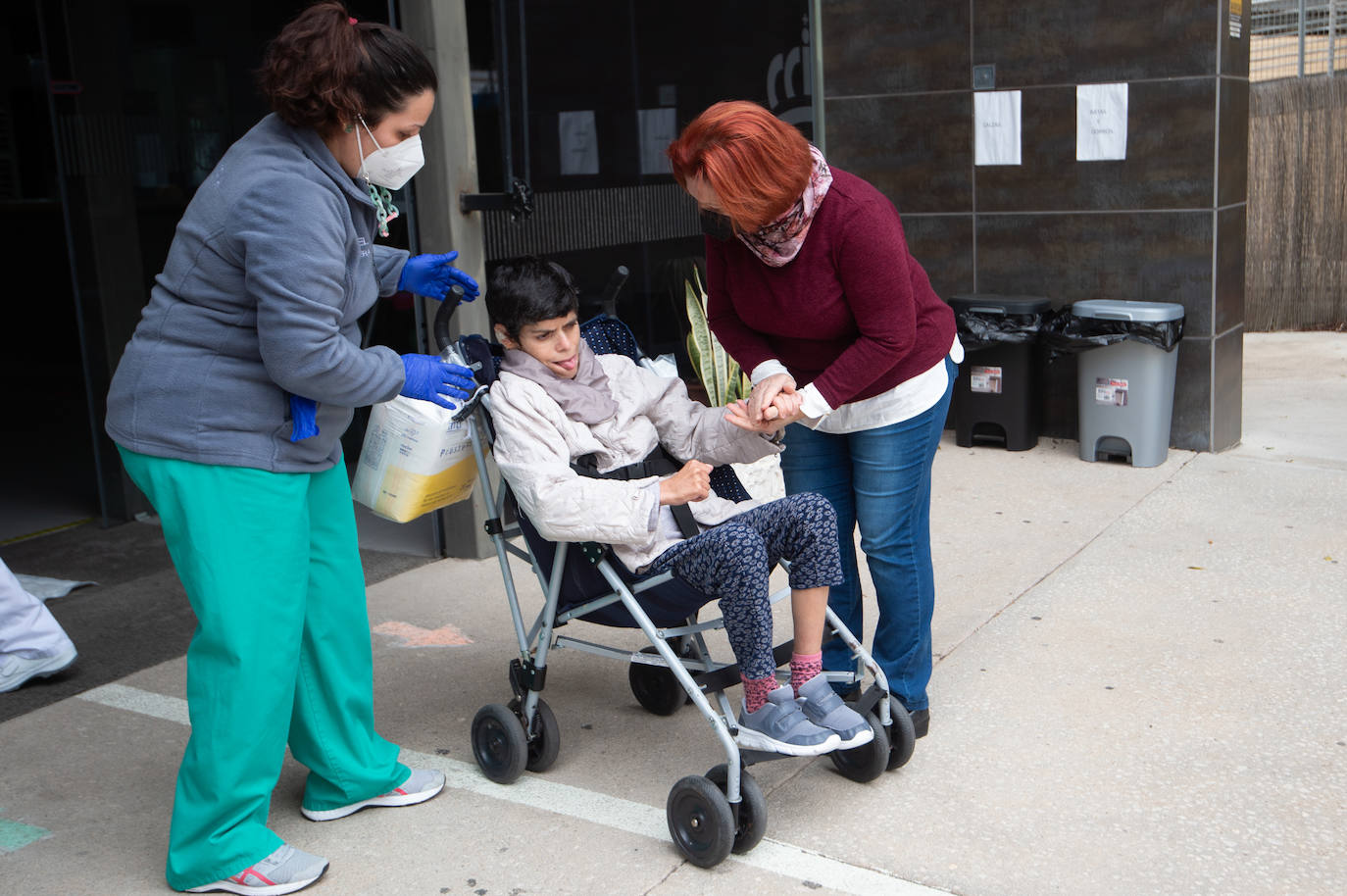 Fotos: Primera salida de dos hermanas de la residencia de discapacitados de Churra desde el inicio de la pandemia