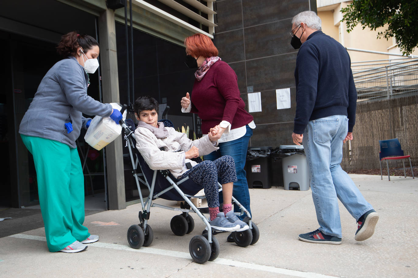 Fotos: Primera salida de dos hermanas de la residencia de discapacitados de Churra desde el inicio de la pandemia