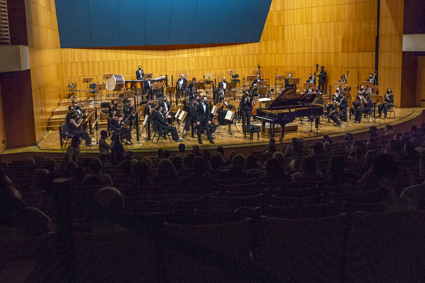 Fotos: Concierto de la OSRM en el Auditorio regional junto al pianista Dmytro Chon