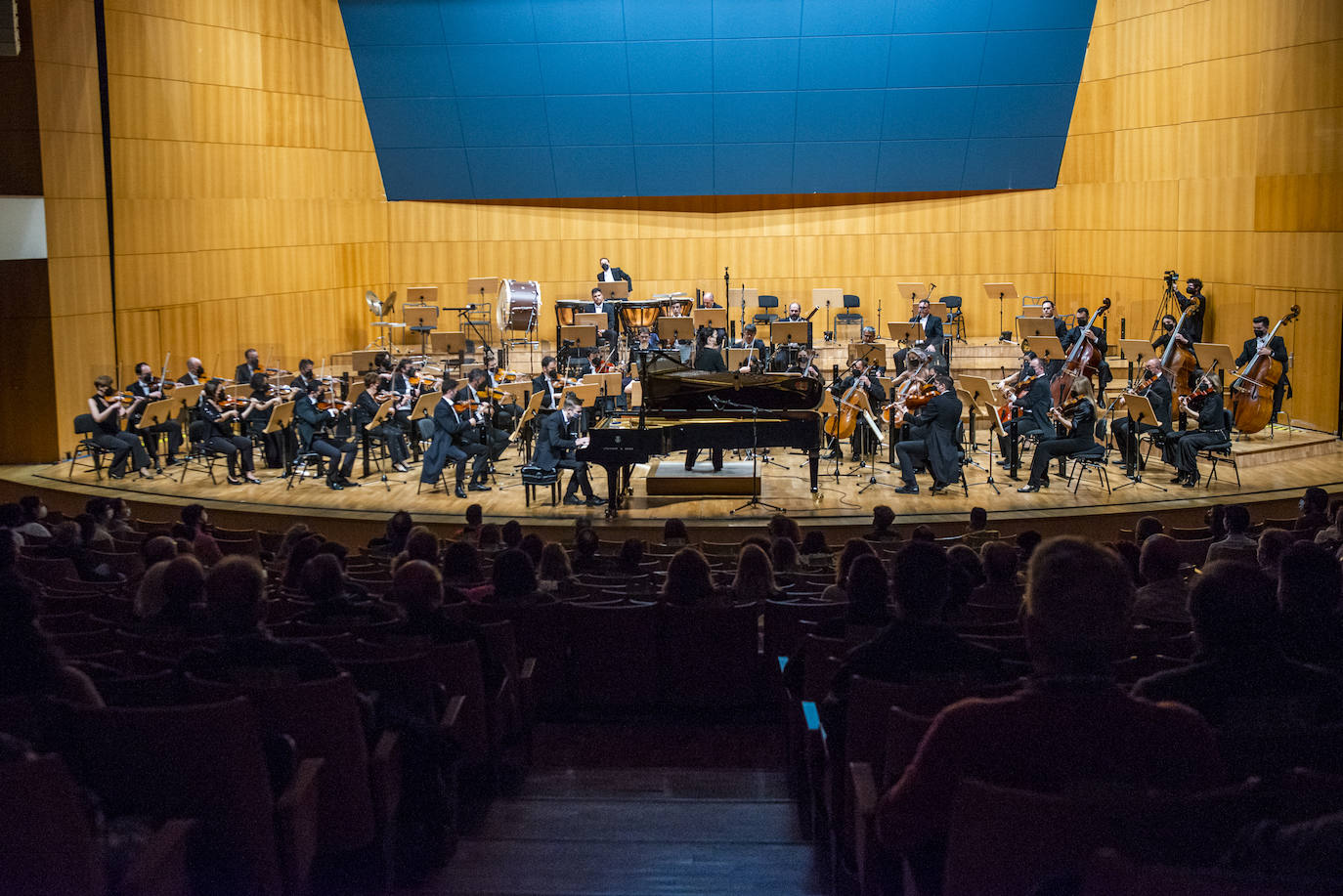 Fotos: Concierto de la OSRM en el Auditorio regional junto al pianista Dmytro Chon