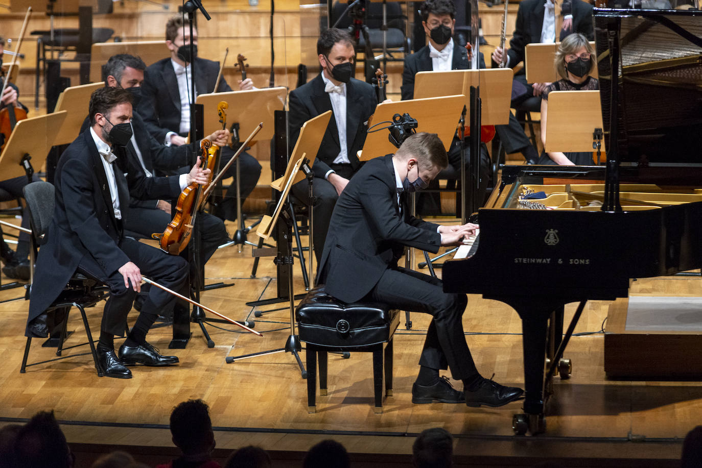Fotos: Concierto de la OSRM en el Auditorio regional junto al pianista Dmytro Chon