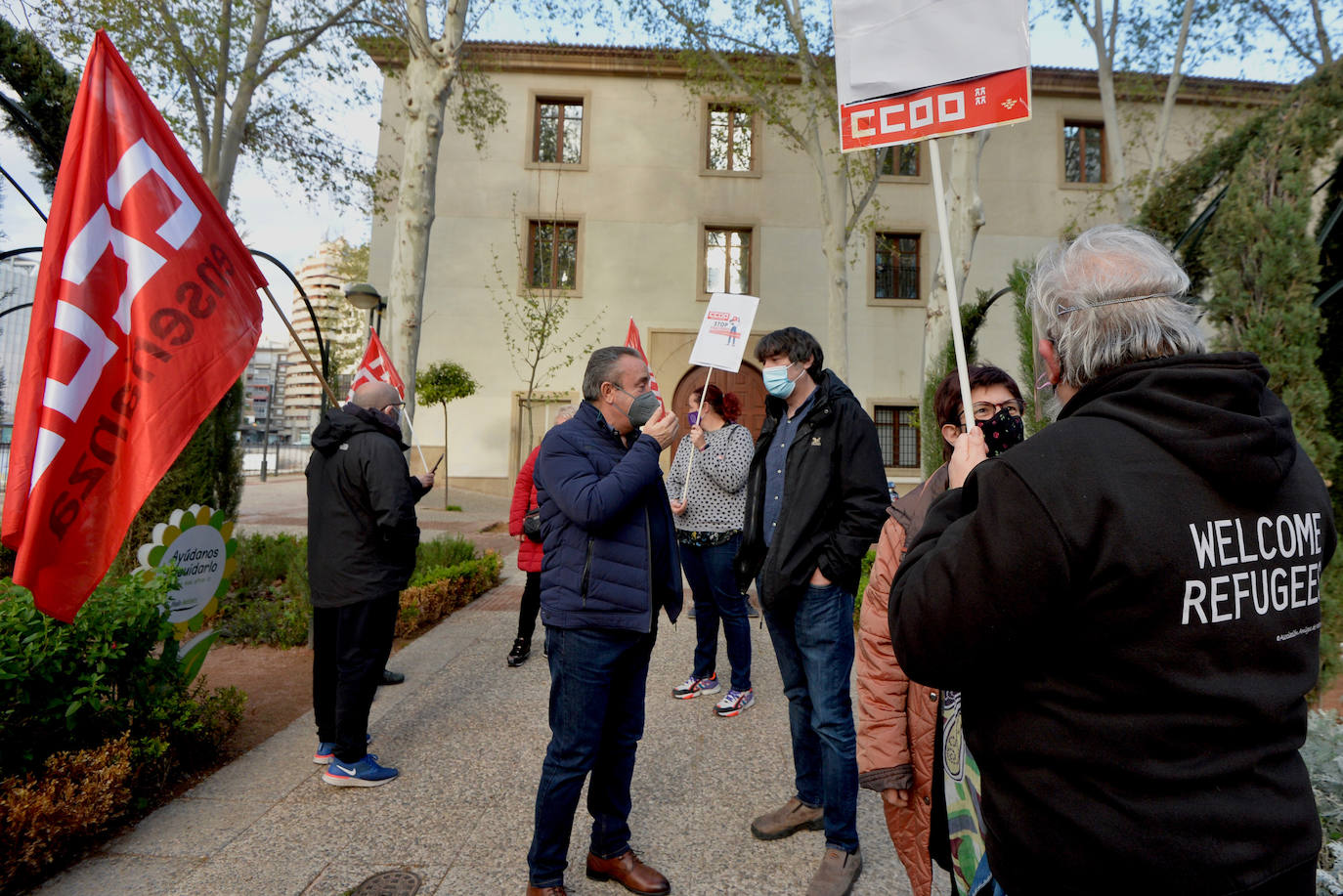 Fotos: Protesta frente al Palacio de San Esteban contra la entrada de Vox al Gobierno regional