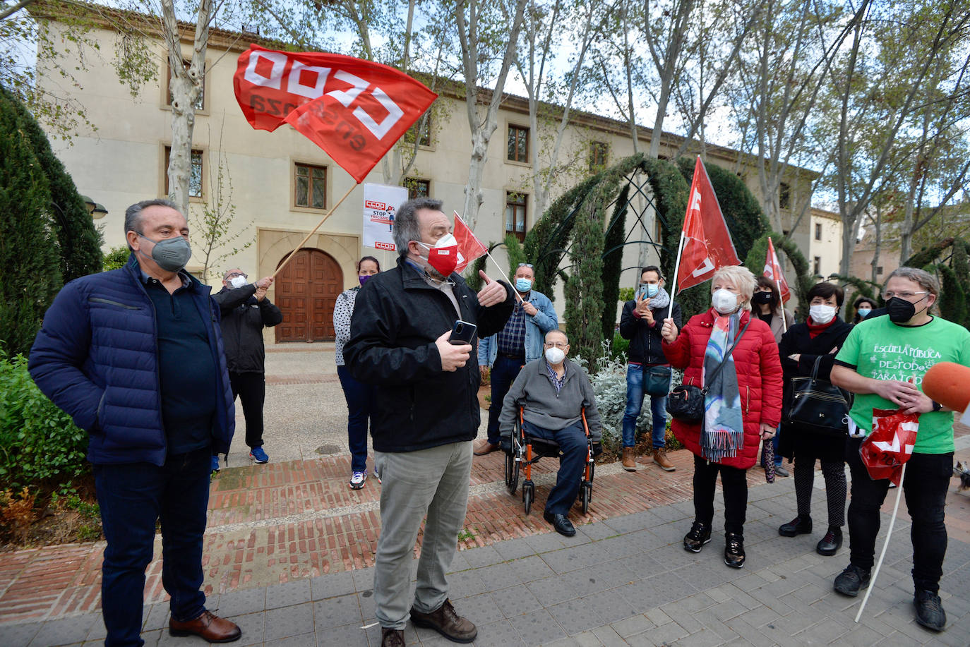 Fotos: Protesta frente al Palacio de San Esteban contra la entrada de Vox al Gobierno regional