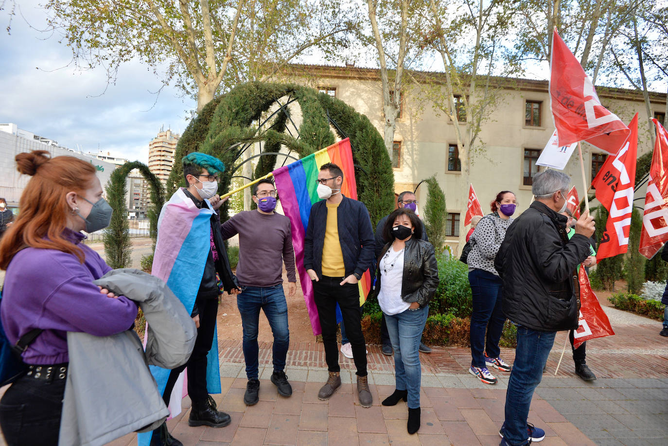 Fotos: Protesta frente al Palacio de San Esteban contra la entrada de Vox al Gobierno regional