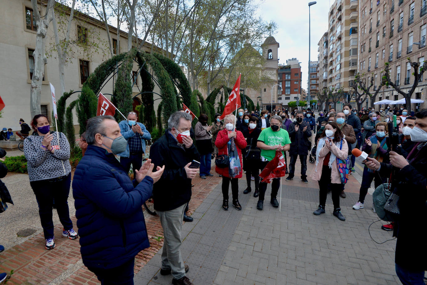 Fotos: Protesta frente al Palacio de San Esteban contra la entrada de Vox al Gobierno regional