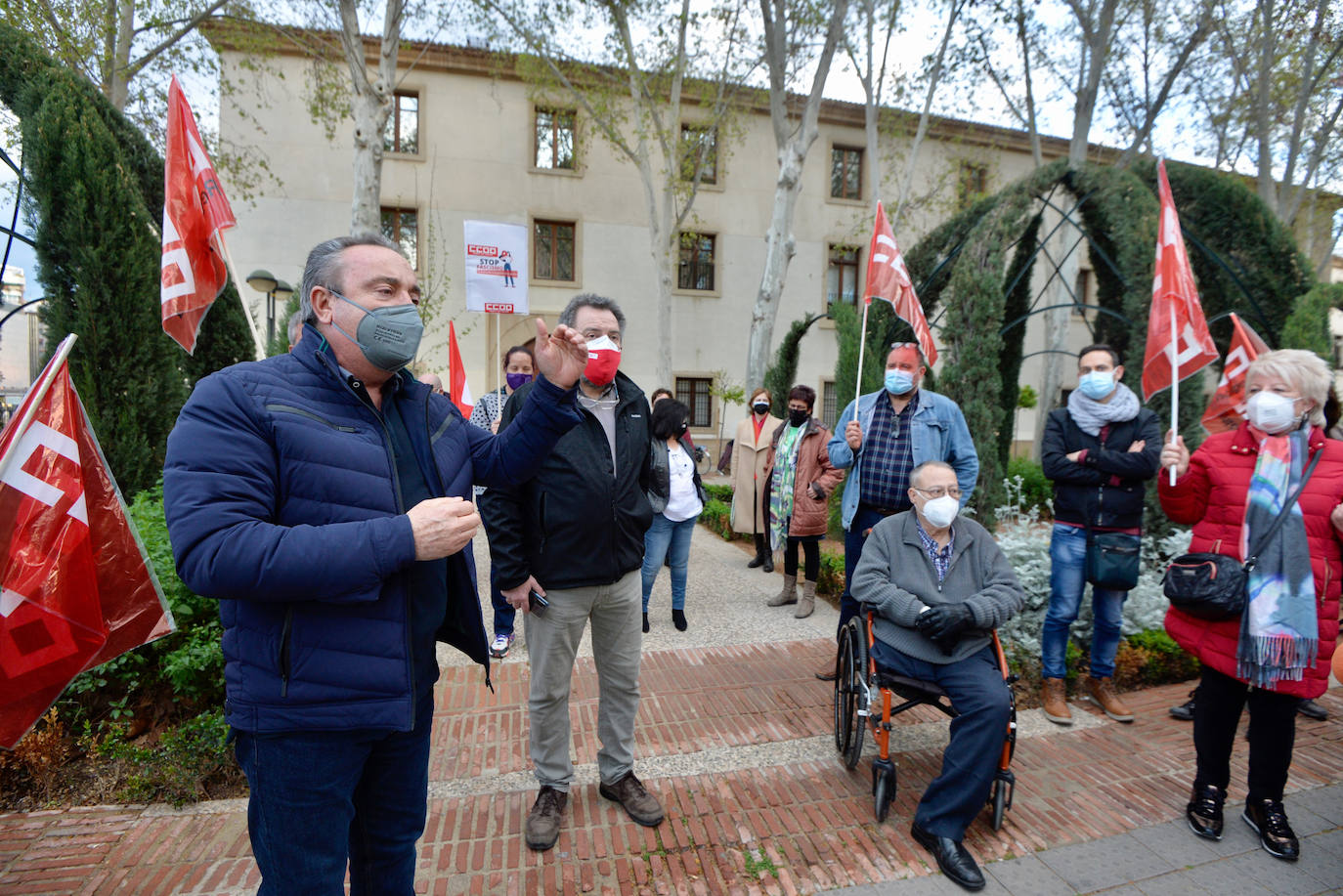 Fotos: Protesta frente al Palacio de San Esteban contra la entrada de Vox al Gobierno regional