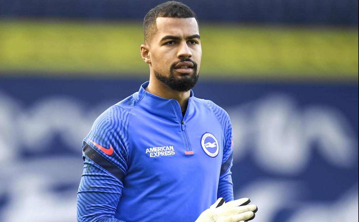 Robert Sánchez, durante el calentamiento previo al partido contra el West Brom de esta temporada.