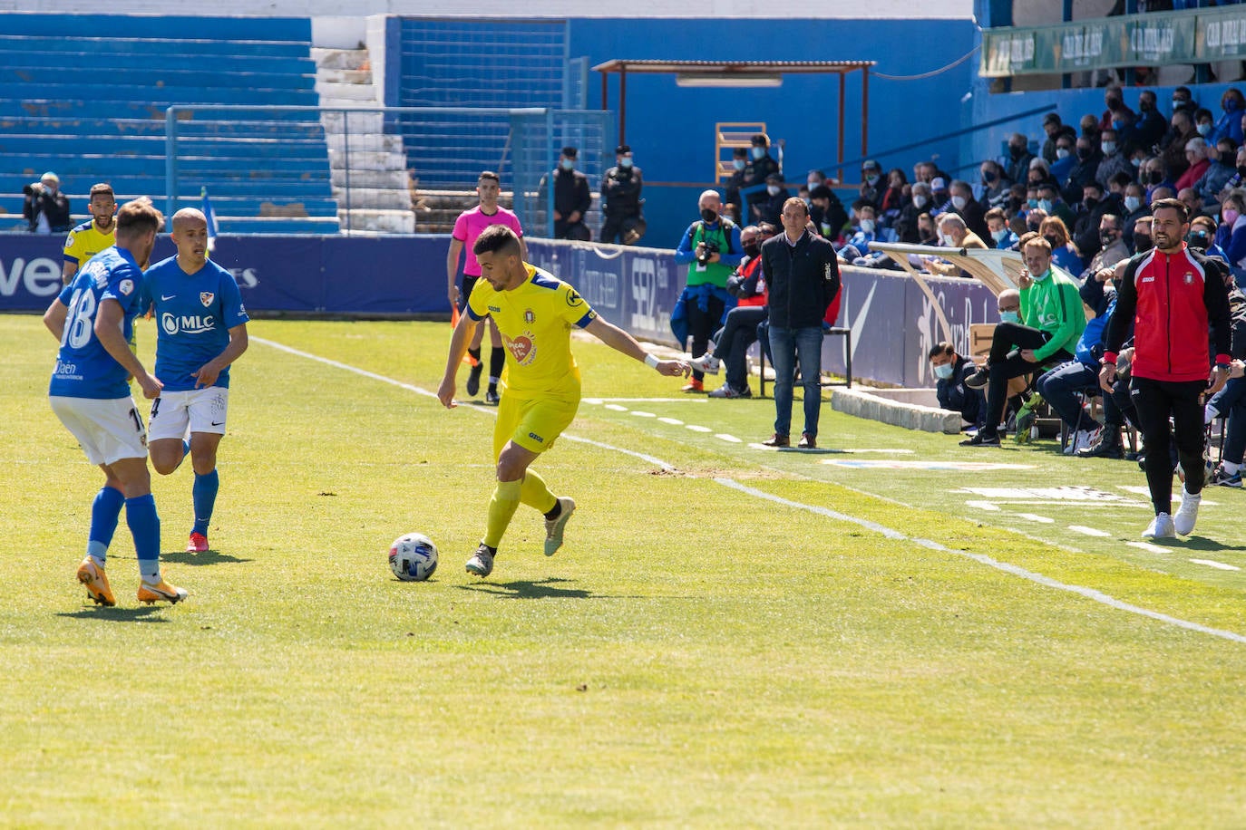 Fotos: El Lorca Deportiva vuelve a caer en Linares