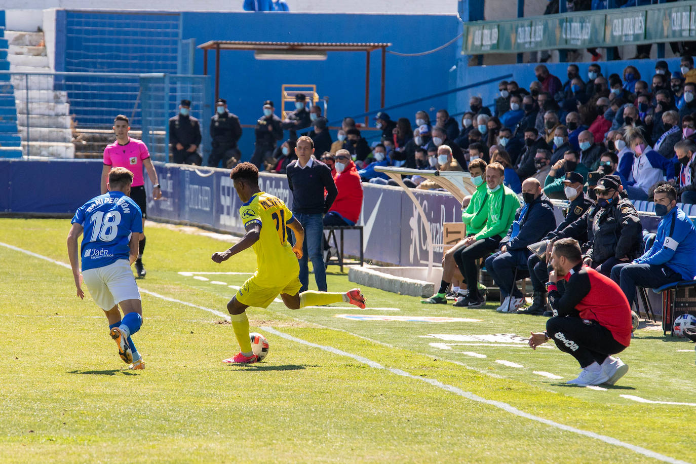 Fotos: El Lorca Deportiva vuelve a caer en Linares