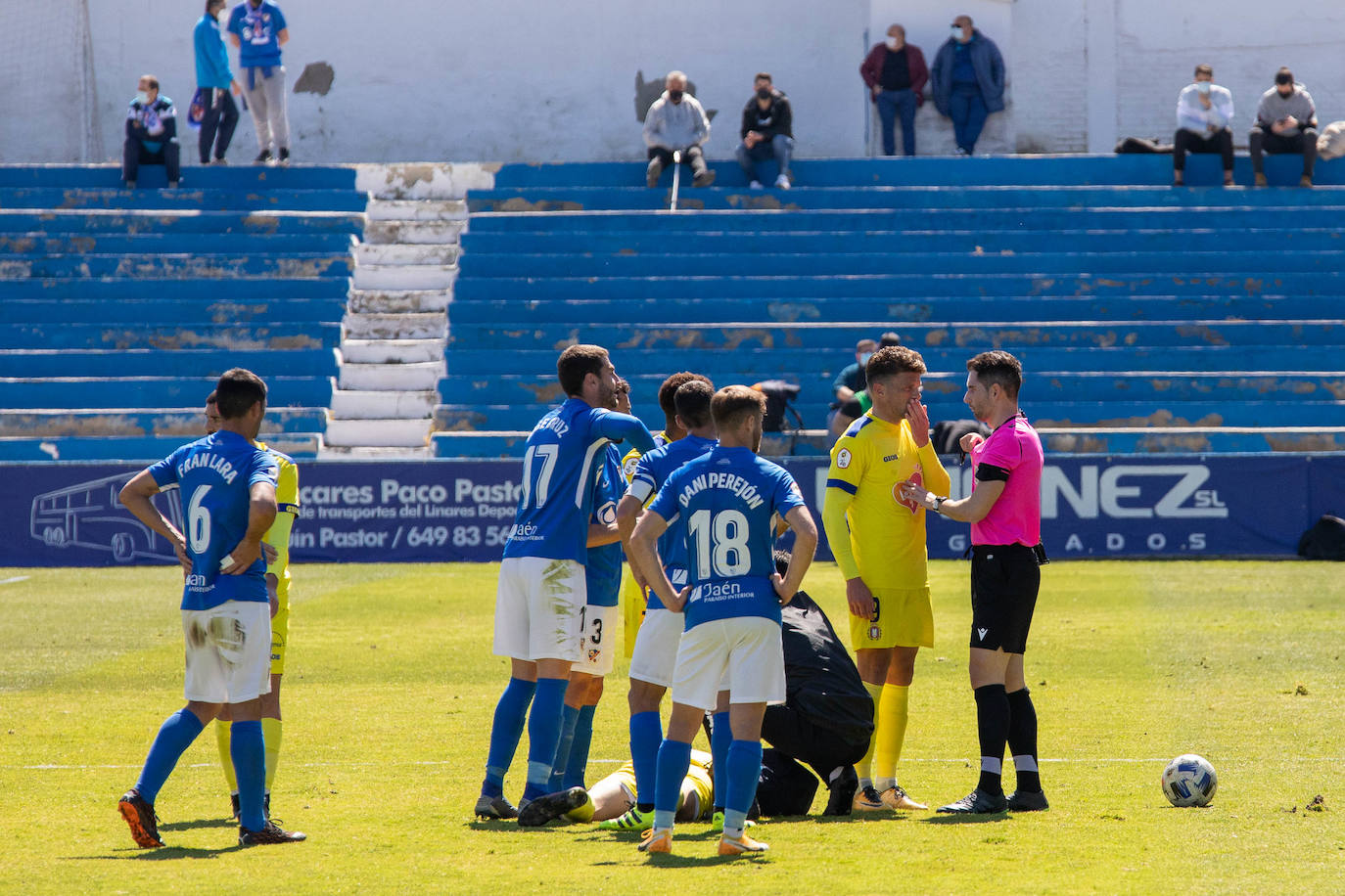 Fotos: El Lorca Deportiva vuelve a caer en Linares