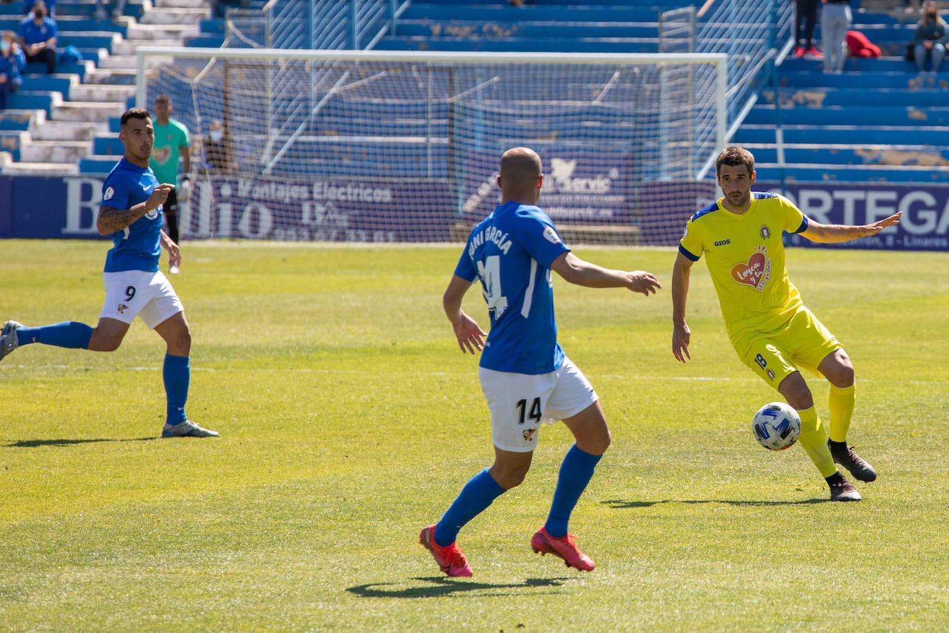 Fotos: El Lorca Deportiva vuelve a caer en Linares