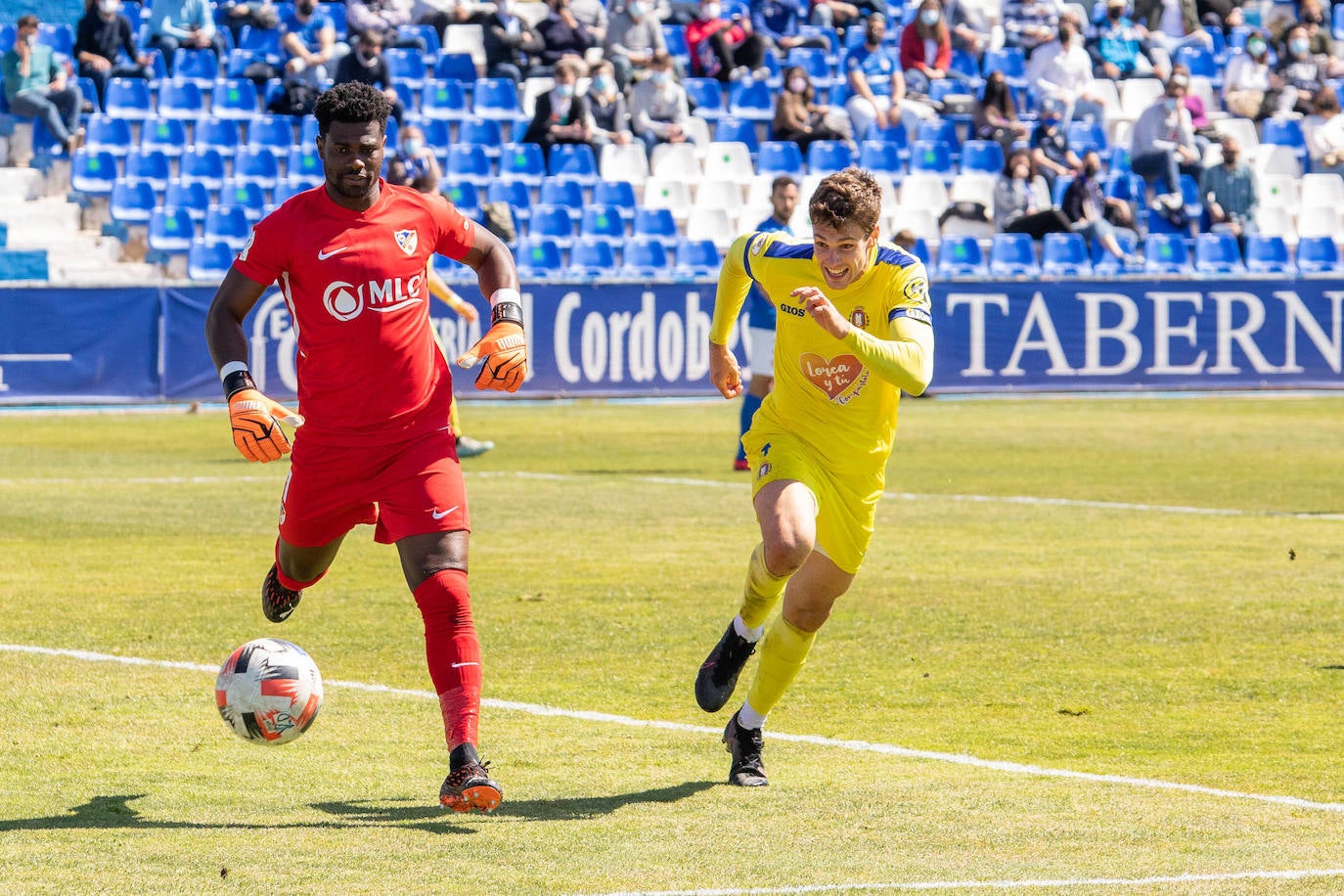 Fotos: El Lorca Deportiva vuelve a caer en Linares