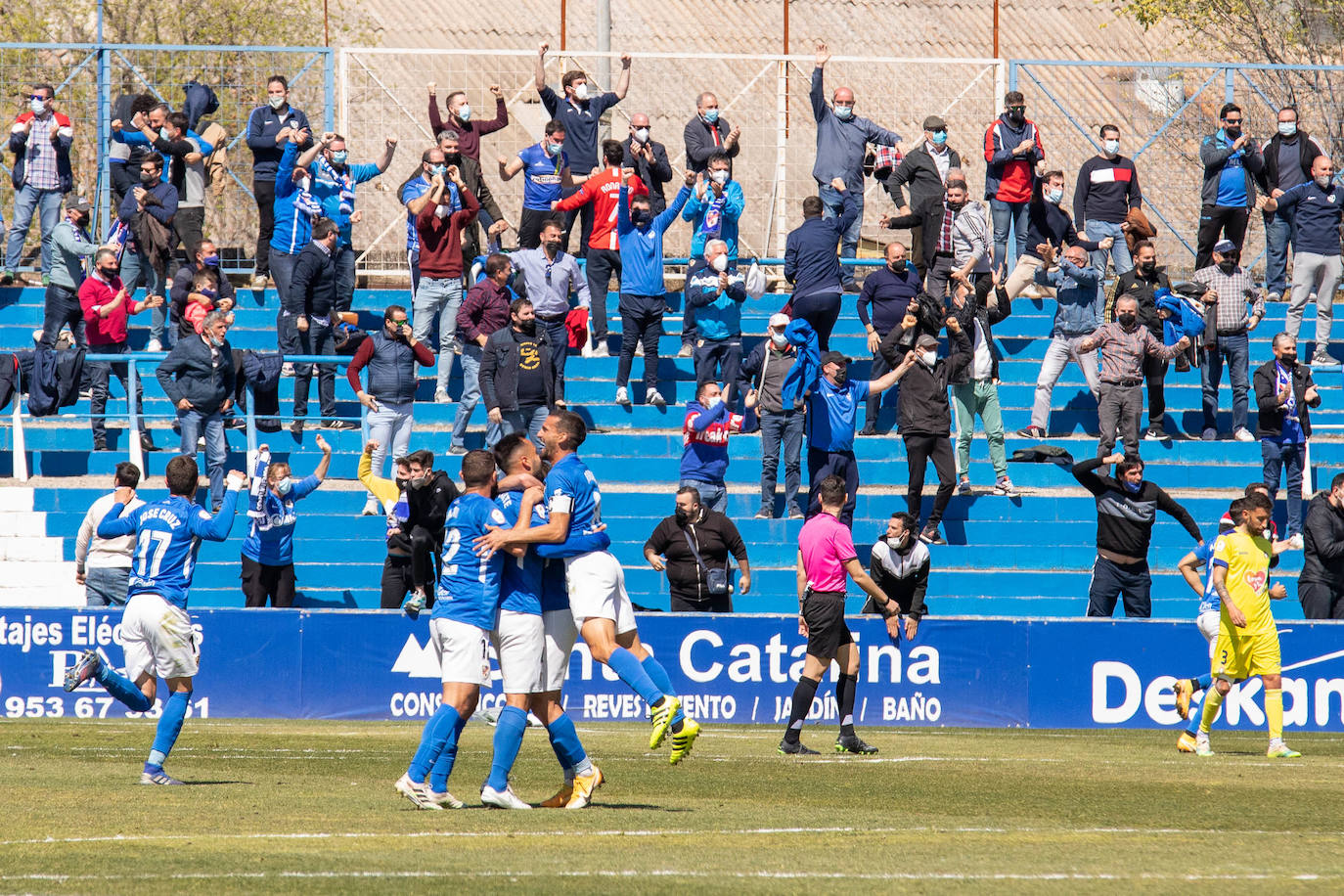 Fotos: El Lorca Deportiva vuelve a caer en Linares