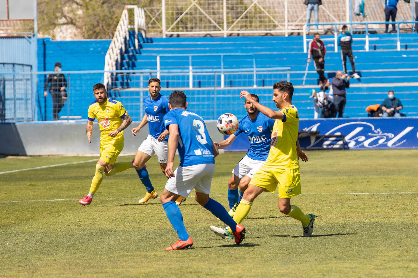 Fotos: El Lorca Deportiva vuelve a caer en Linares