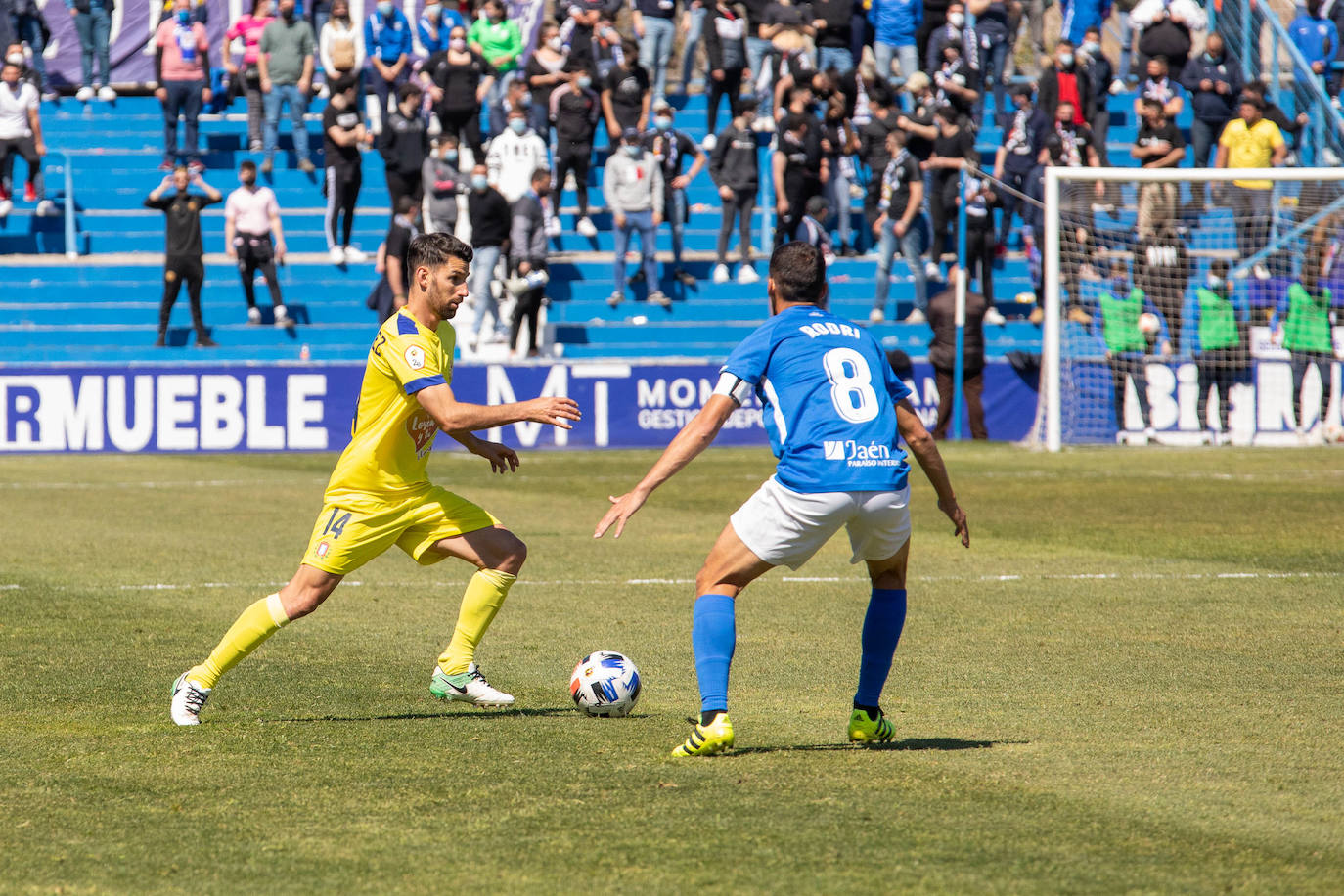 Fotos: El Lorca Deportiva vuelve a caer en Linares