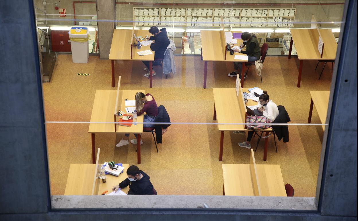 ADE es el grado con más empleabilidad y Arte y Periodismo se sitúan a la cola