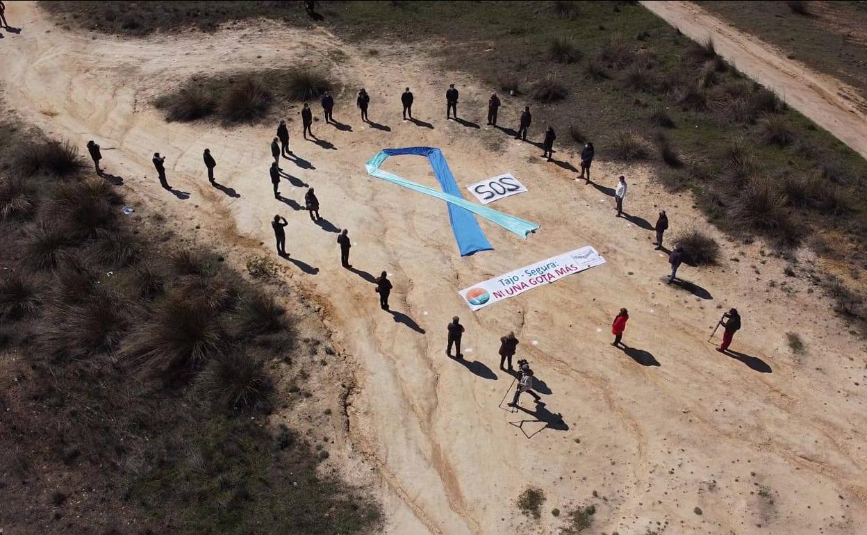 Protesta de los municipios ribereños de Entrepeñas y Buendía, este sábado, para pedir el aumento del nivel no trasvasable. 