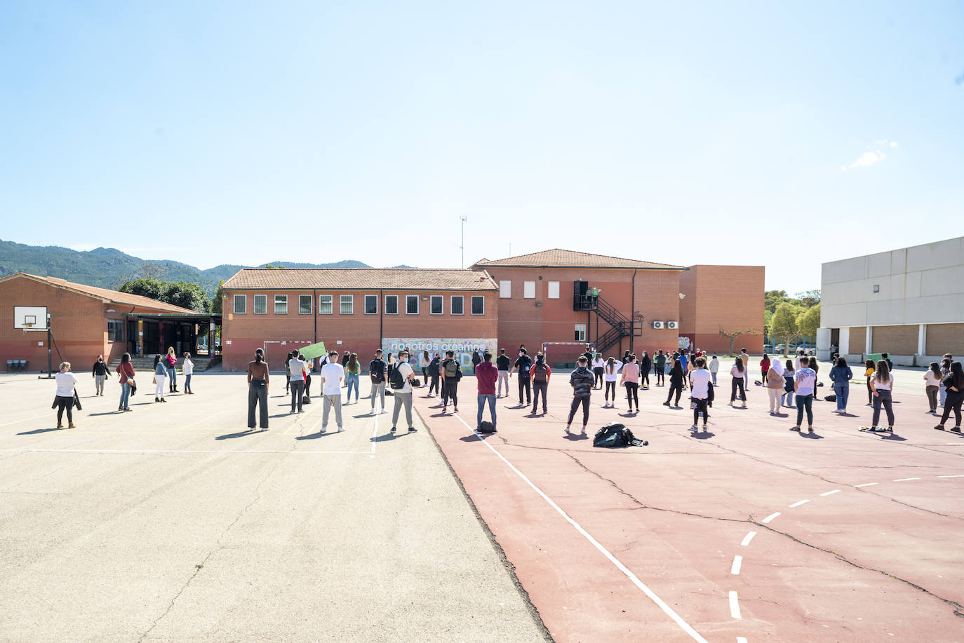 Fotos: Protesta de los alumnos de 2º de bachillerato del IES Alquibla con motivo de la vuelta a la presencialidad