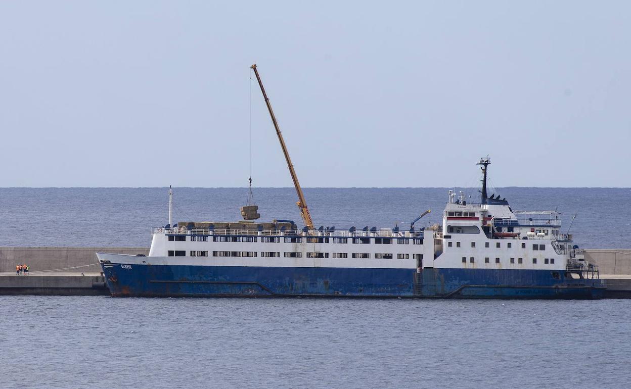 El buque 'Elbeik', atracado en Escombreras el pasado jueves. 