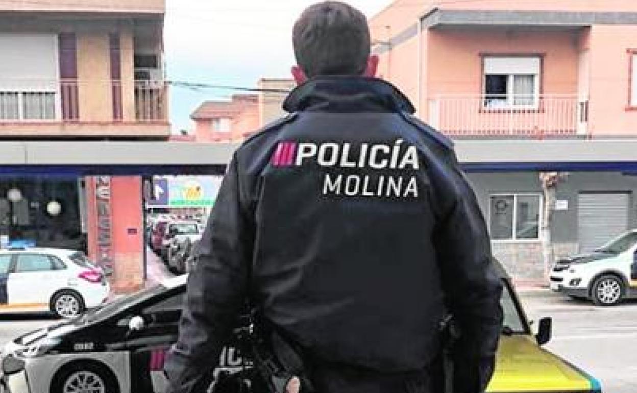 Un agente de la Policía Local de Molina, en una imagen de archivo.