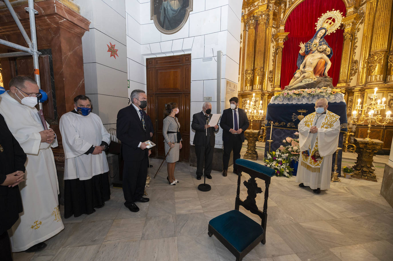 Fotos: Castejón entrega la Onza de Oro al Hospital de Caridad de Cartagena antes del Viernes de Dolores