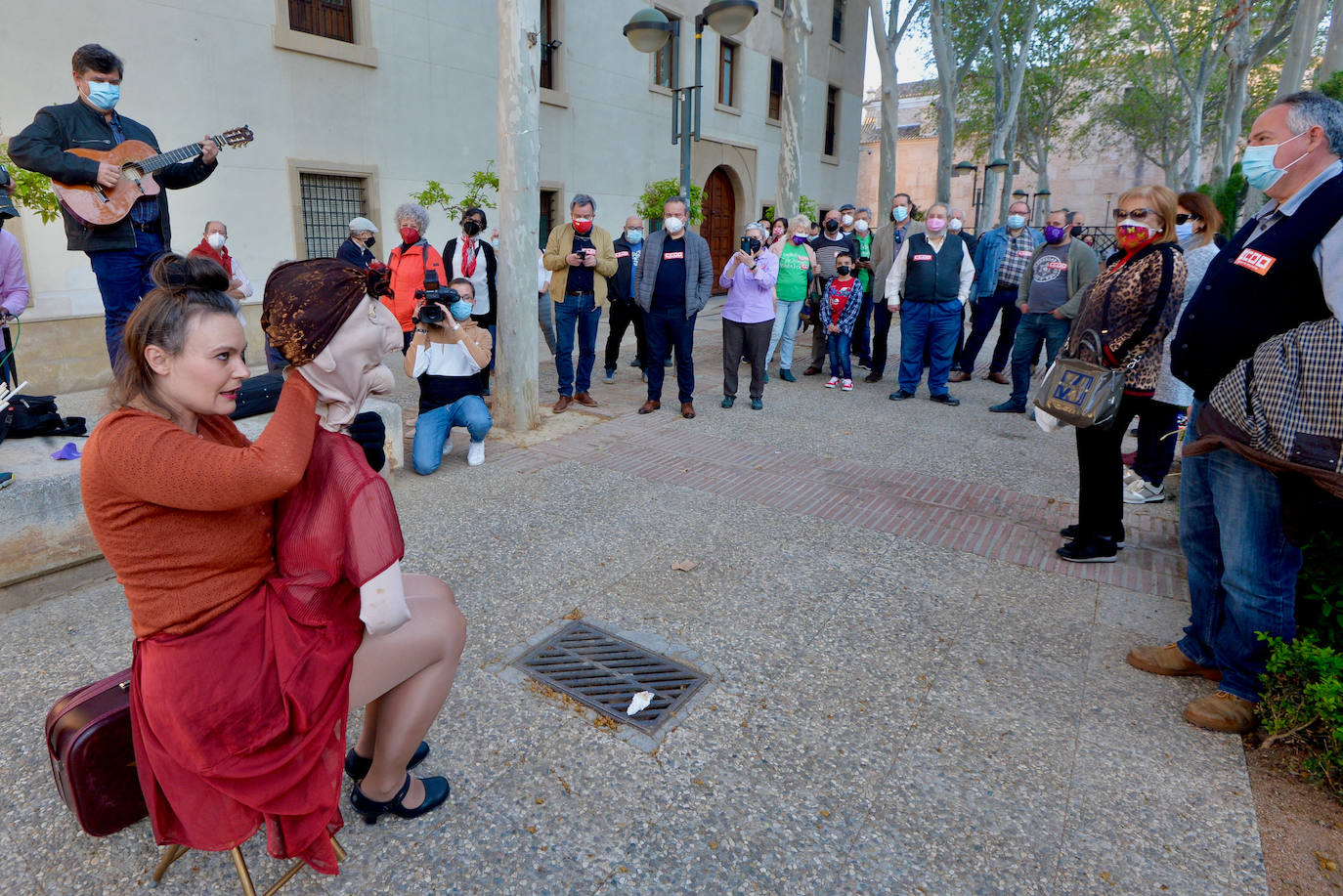 Fotos: 3.000 firmas más contra la entrada de Campuzano en Educación y Cultura