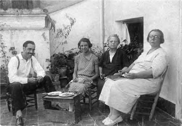 Esteban Vicente junto a Magdalena Bougignon y Magdalena Bonafé, por Bonafé.