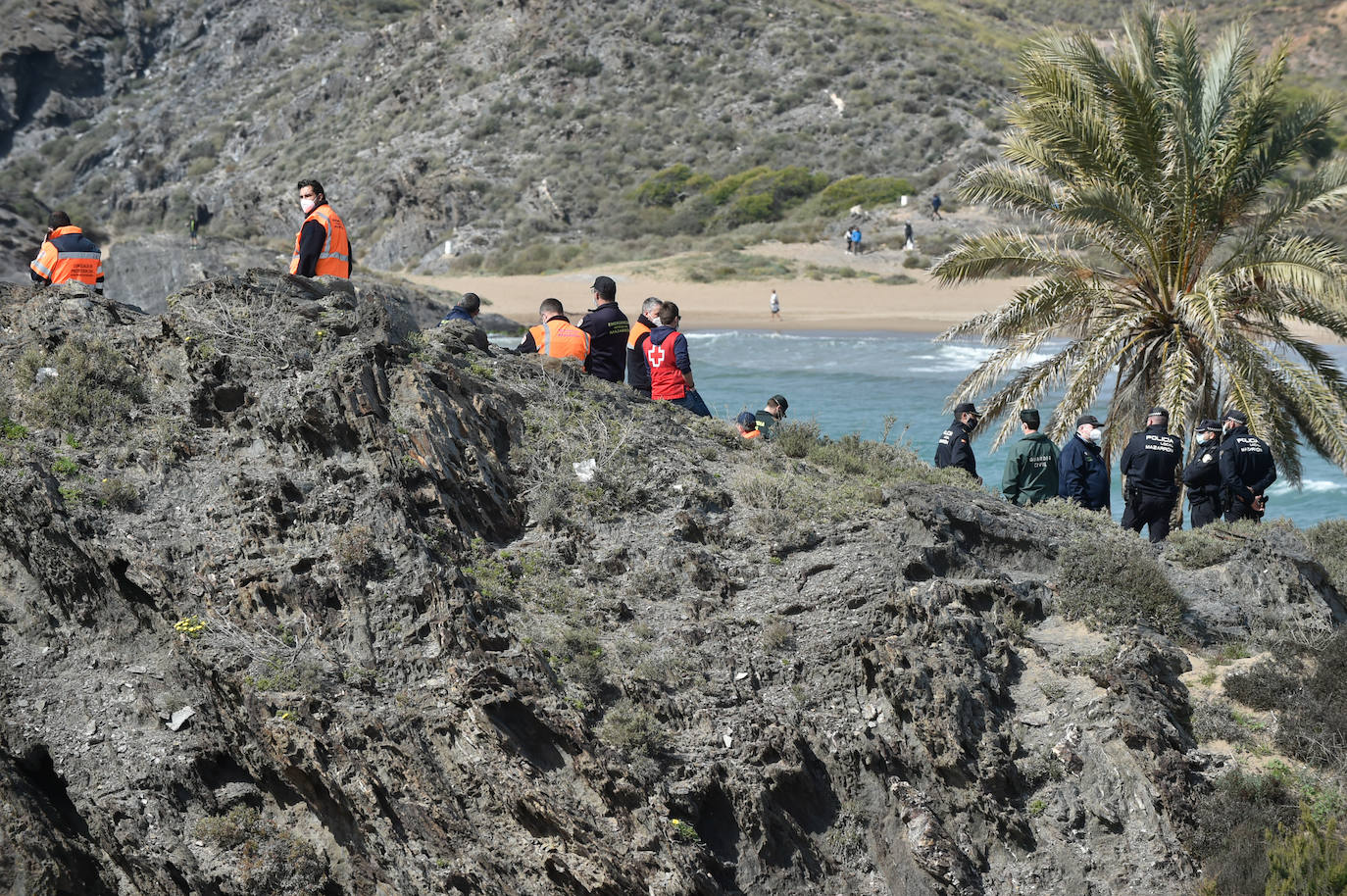 Fotos: Labores de búsqueda de nueve inmigrantes desaparecidos al hundirse una patera en Mazarrón