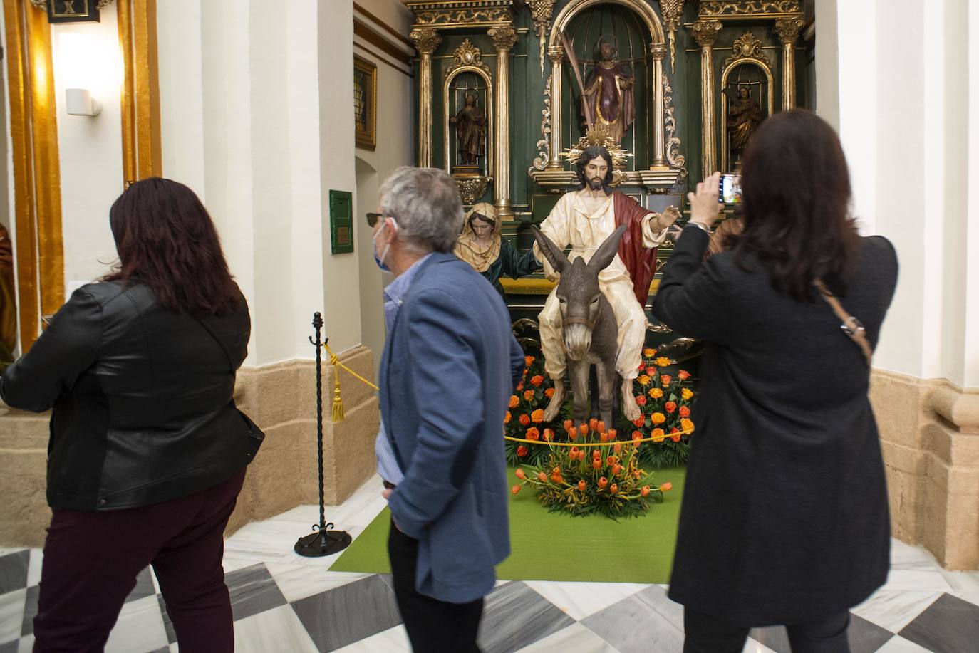 Fotos: Exposición de los pasos de la cofradía de San Pedro