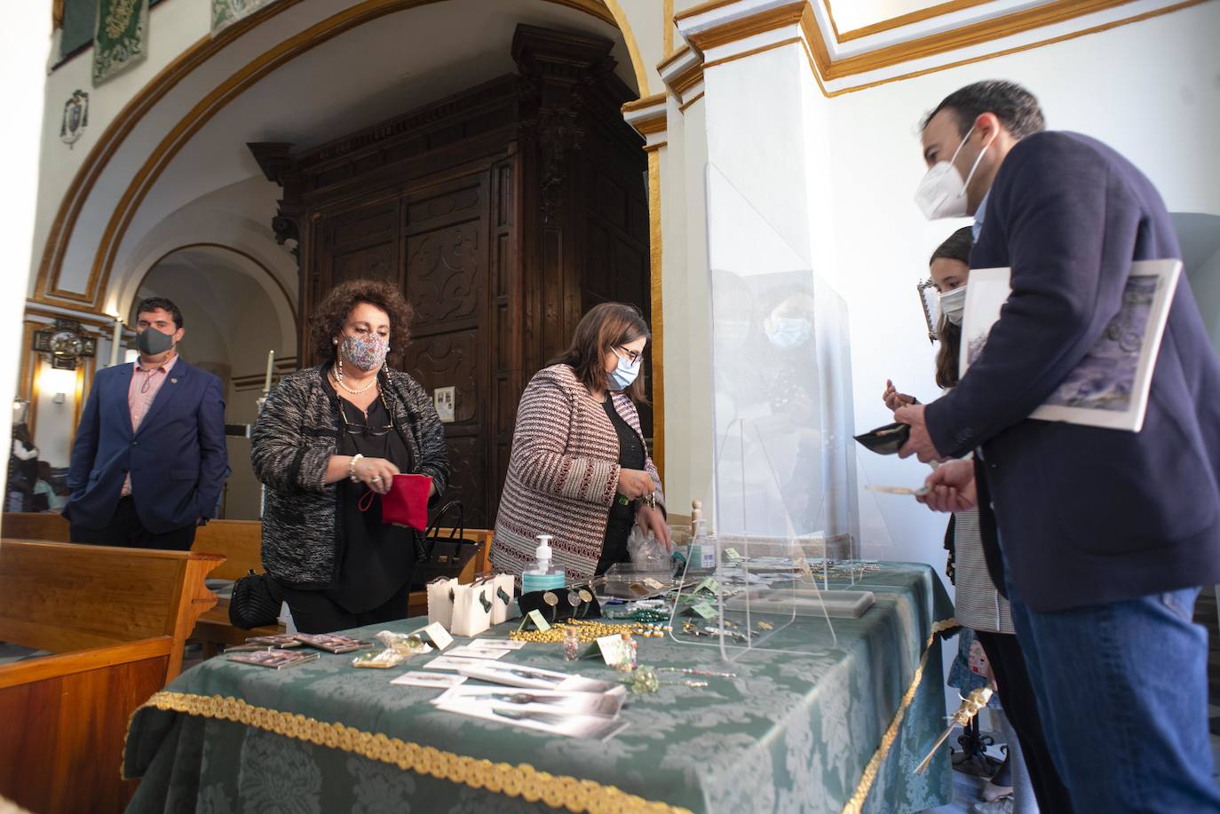 Fotos: Exposición de los pasos de la cofradía de San Pedro