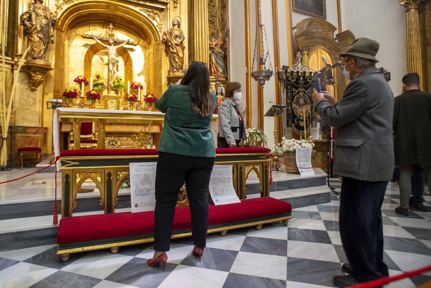 Fotos: Exposición de los pasos de la cofradía de San Pedro