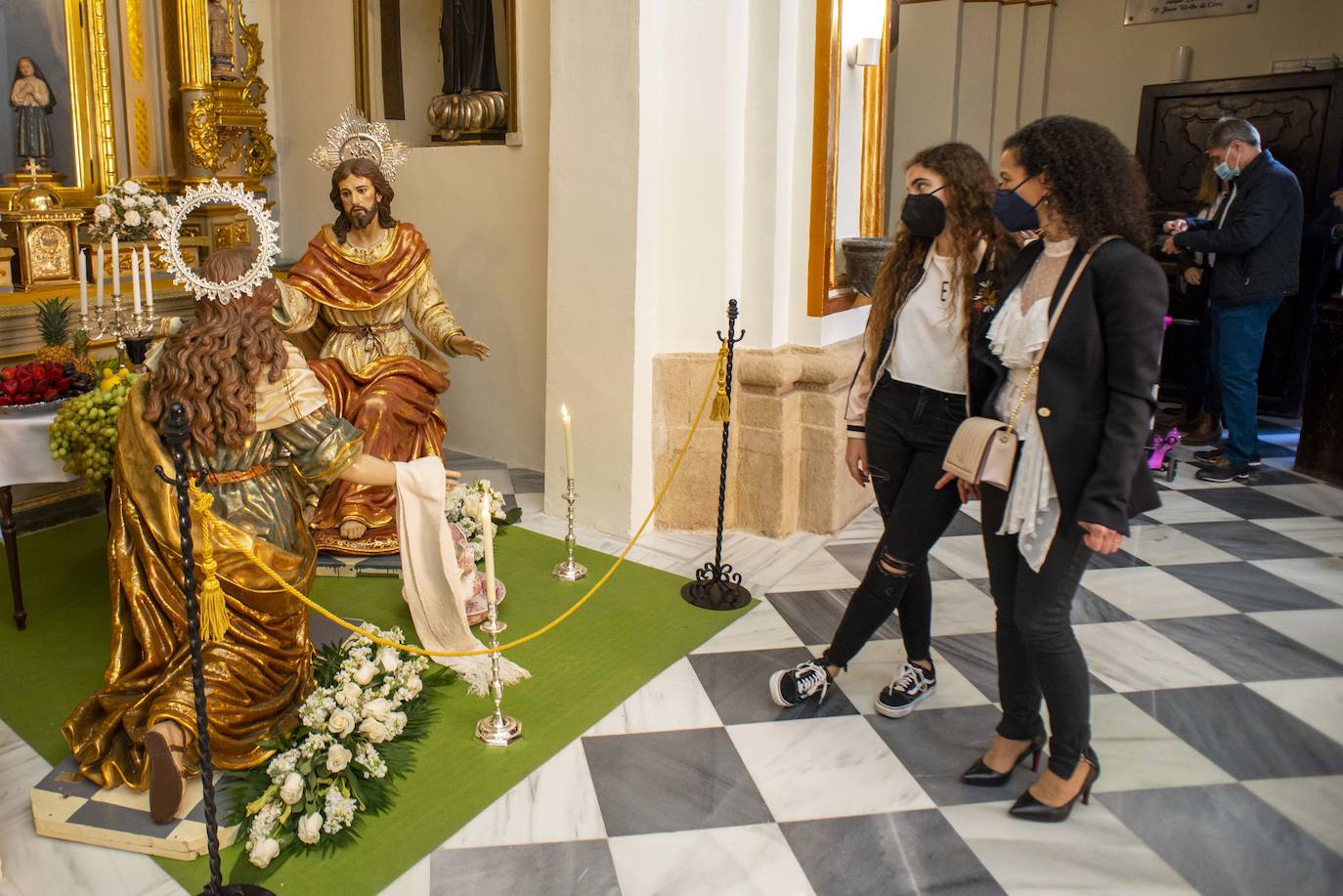 Fotos: Exposición de los pasos de la cofradía de San Pedro