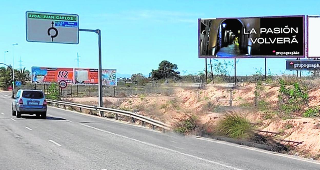 Cartel con el lema 'La pasión volverá' de Grupo Graphic. 