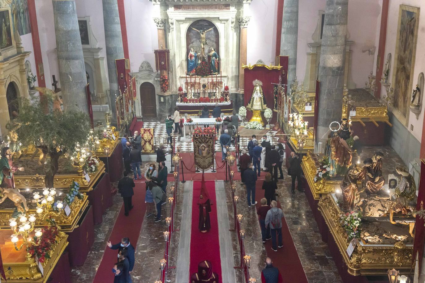 Fotos Semana Santa Murcia: Fieles del Cristo del Perdón acuden a San Antolín para recordar el tradicional besapié