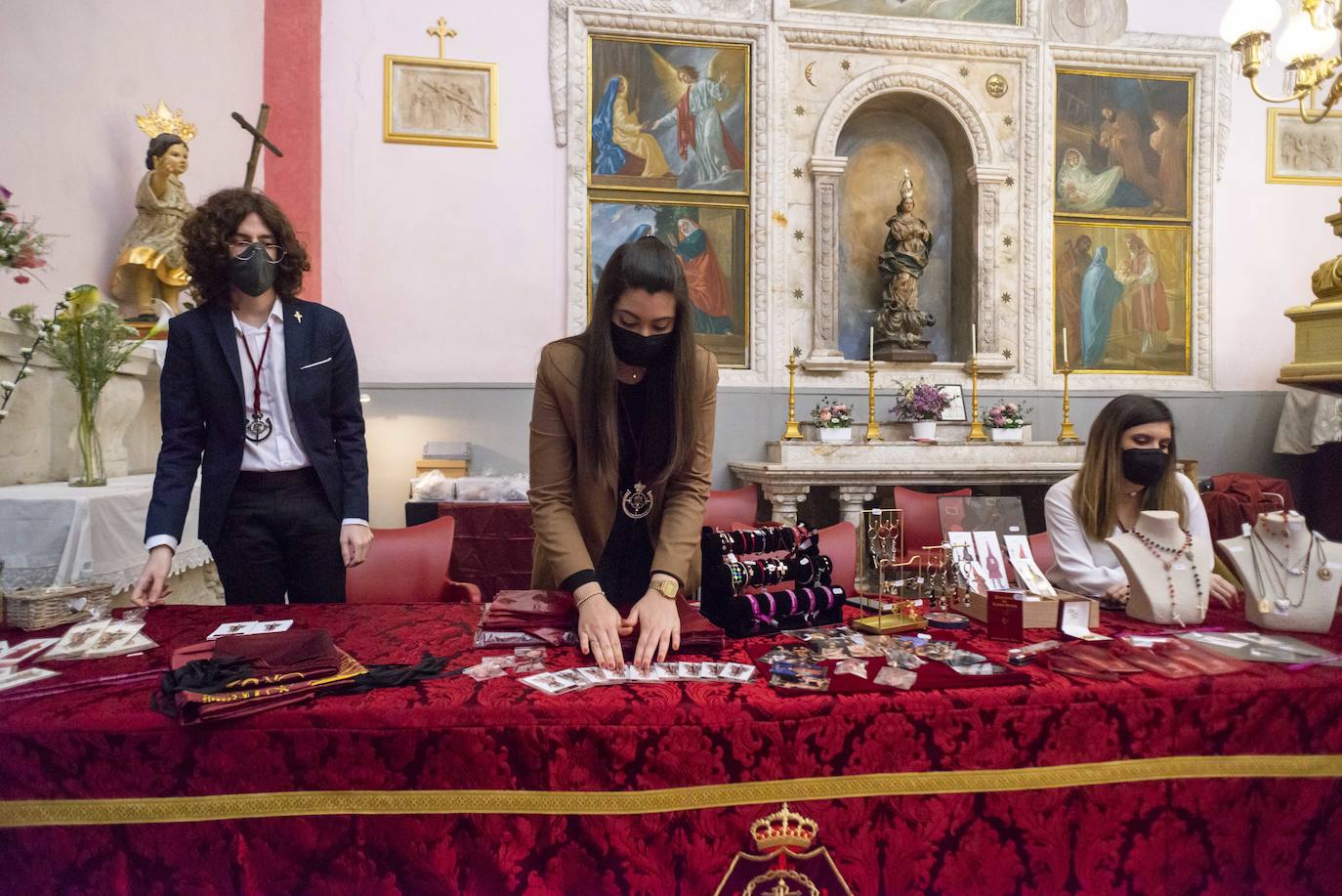 Fotos Semana Santa Murcia: Fieles del Cristo del Perdón acuden a San Antolín para recordar el tradicional besapié