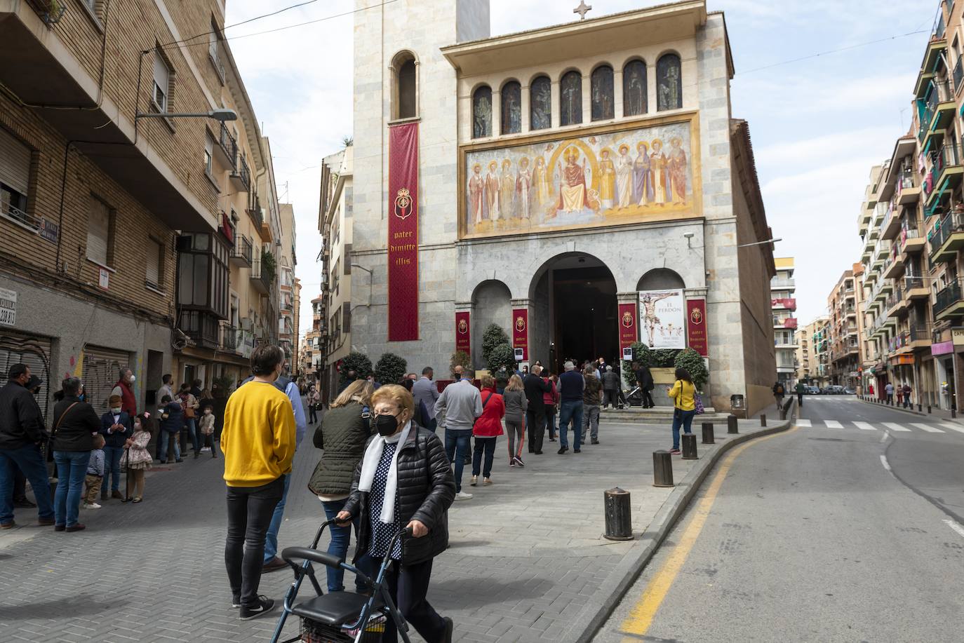 Fotos Semana Santa Murcia: Fieles del Cristo del Perdón acuden a San Antolín para recordar el tradicional besapié