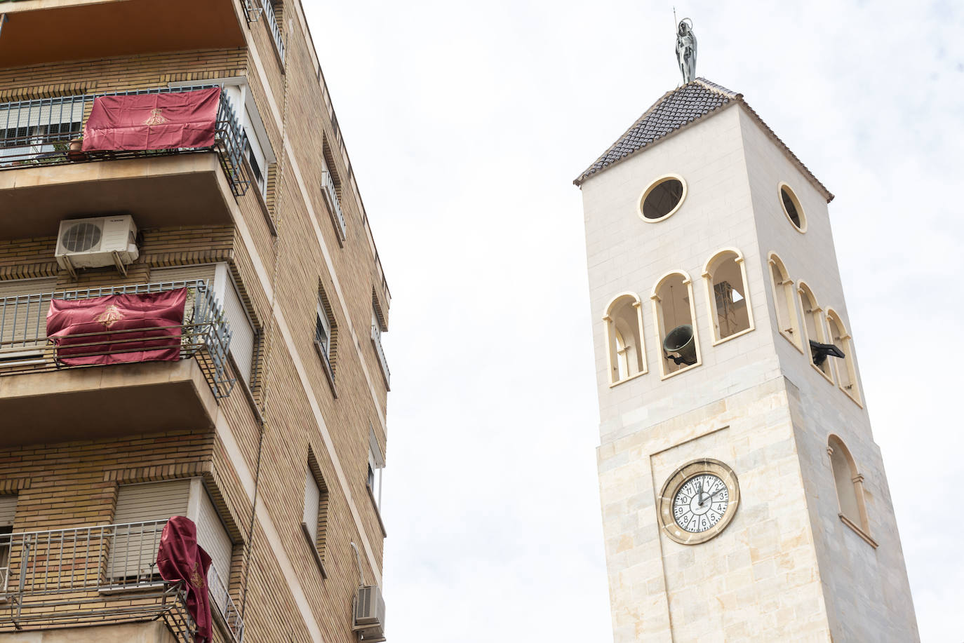 Fotos Semana Santa Murcia: Fieles del Cristo del Perdón acuden a San Antolín para recordar el tradicional besapié