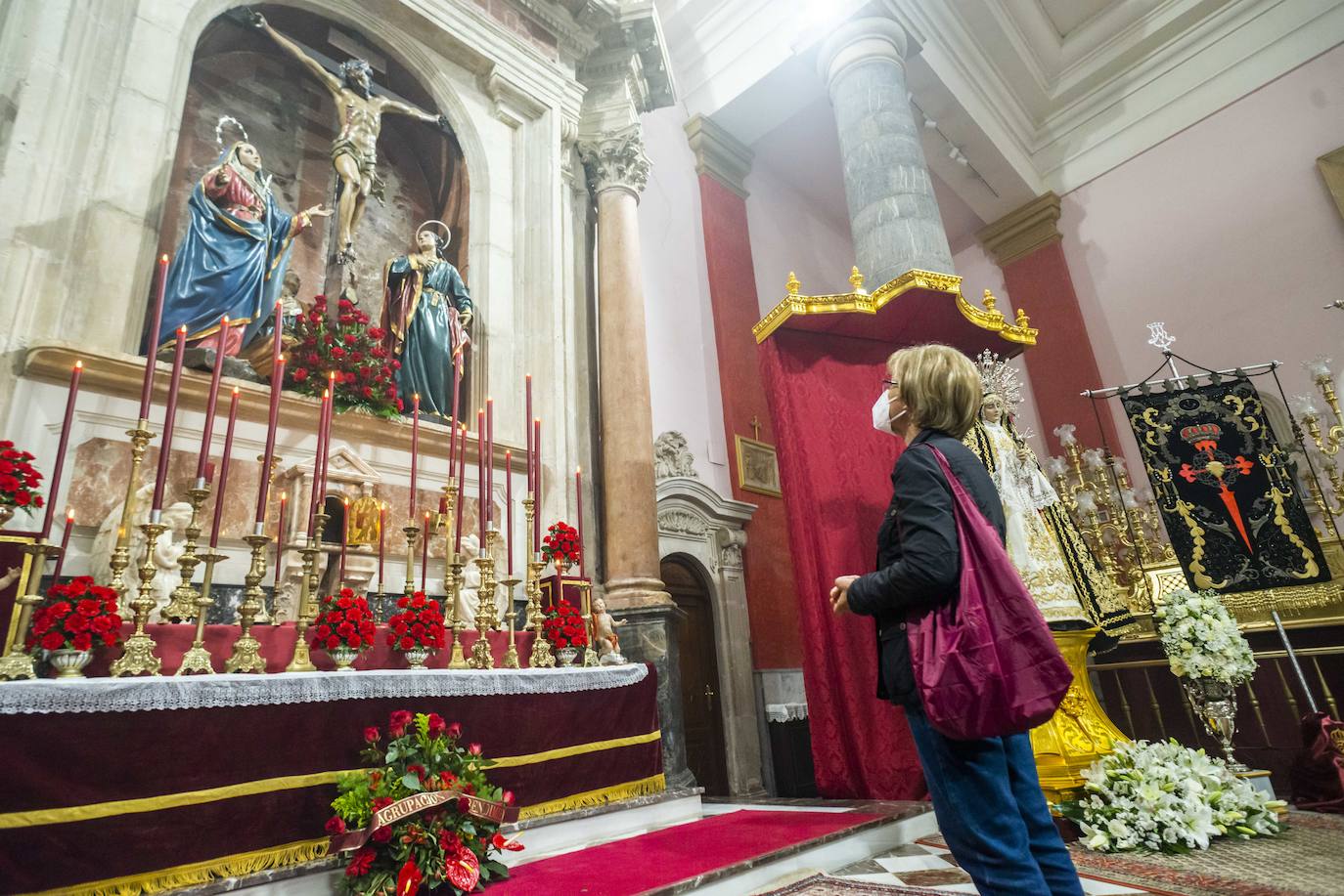 Fotos Semana Santa Murcia: Fieles del Cristo del Perdón acuden a San Antolín para recordar el tradicional besapié