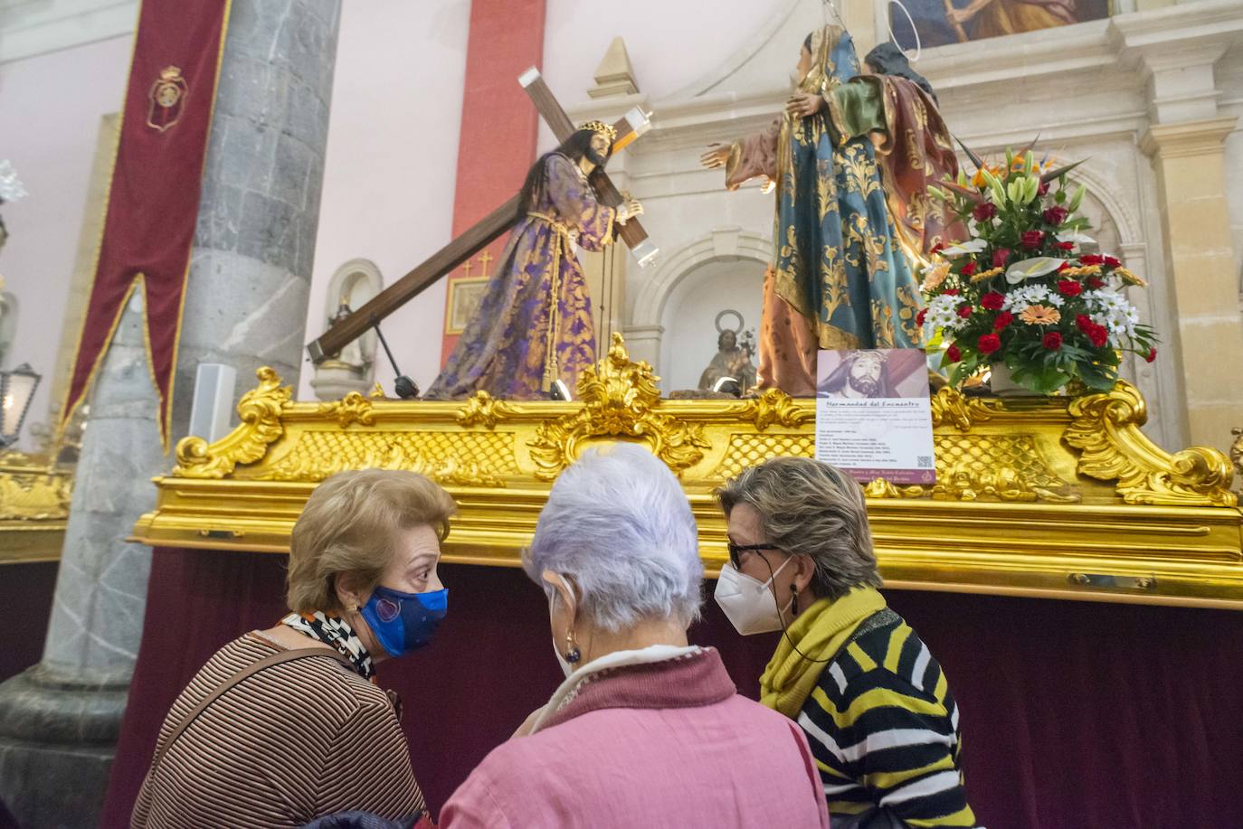 Fotos Semana Santa Murcia: Fieles del Cristo del Perdón acuden a San Antolín para recordar el tradicional besapié